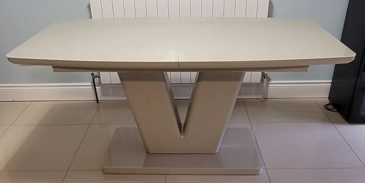 Kitchen Table - Image 1