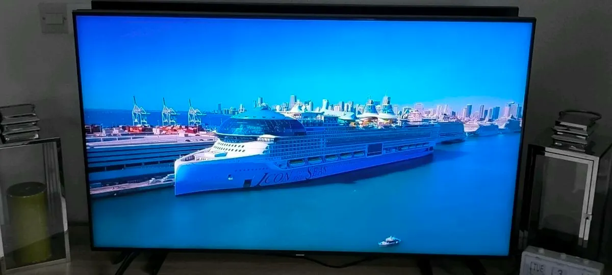 50" TV SAMSUNG, SMART,4K - Image 2