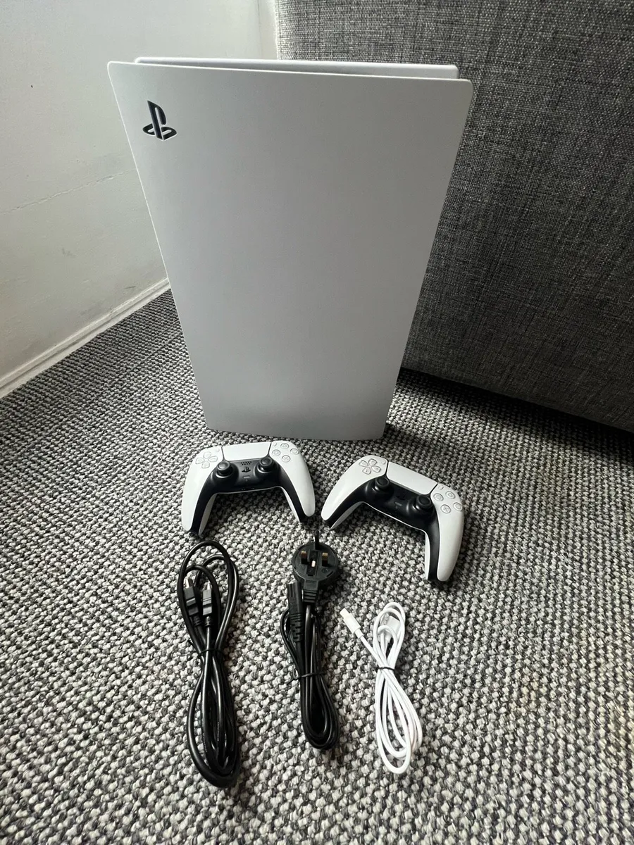 PS5 Two controllers + FC26 + BATLEFIELD 6 - Image 1