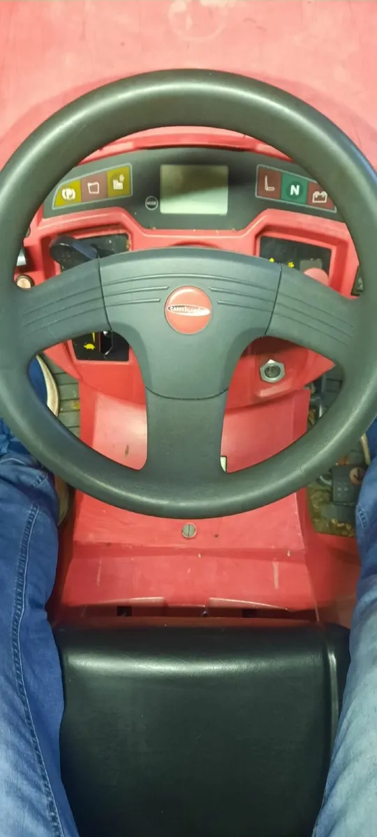 Ride on Lawnmower - Image 4