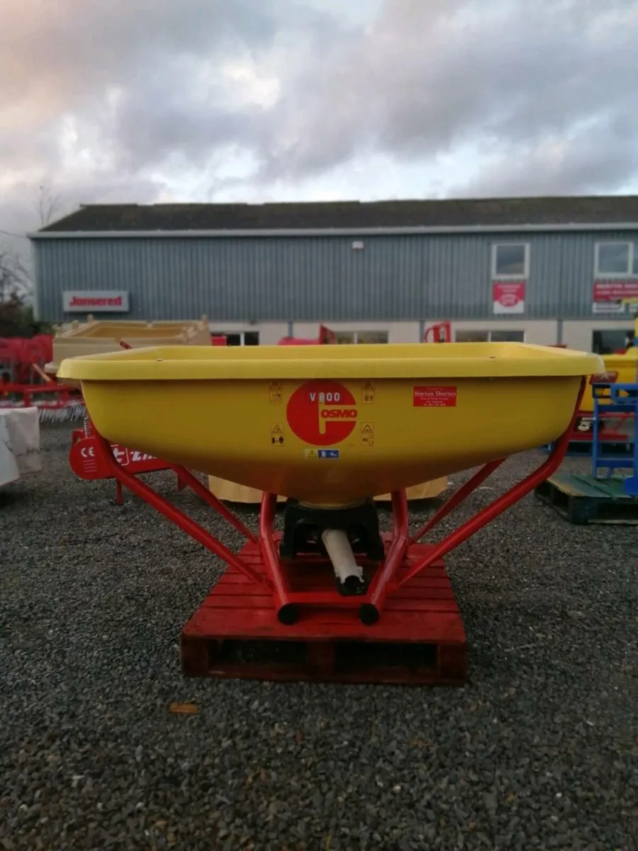 ABBEY FERTILISER SPREADERS. - Image 2