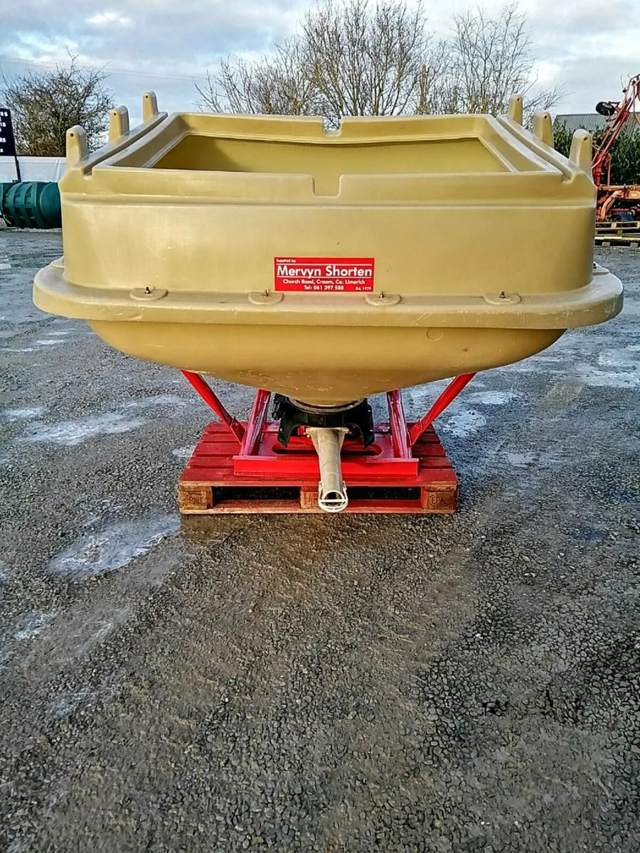 ABBEY FERTILISER SPREADERS. - Image 3