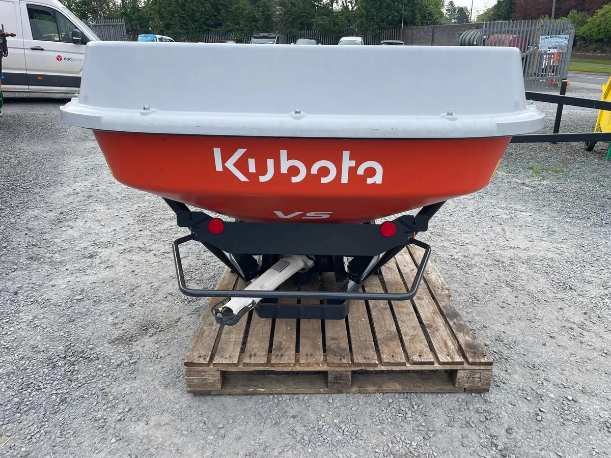 Kubota 1 Tonne Fertiliser Spreader - Image 2