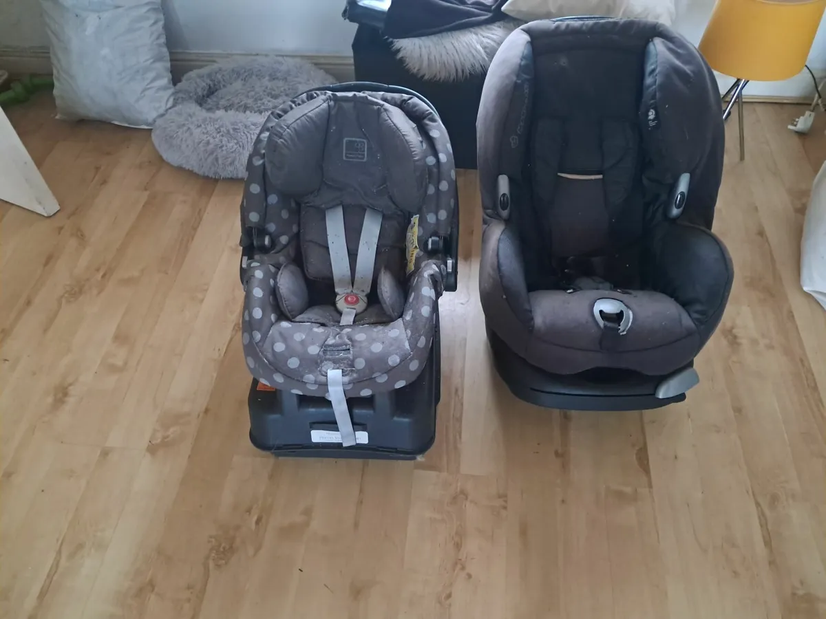 Child car seats *** free to take away ****