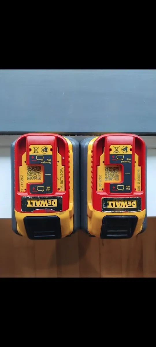 Dewalt battery - Image 2