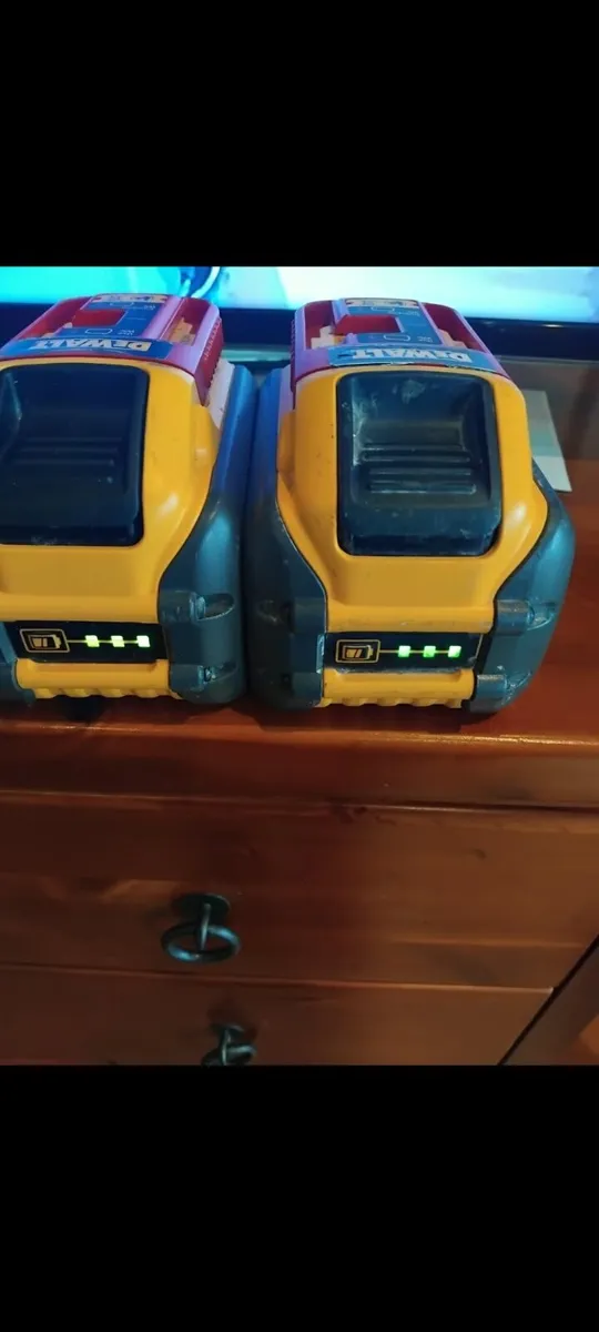 Dewalt battery - Image 3