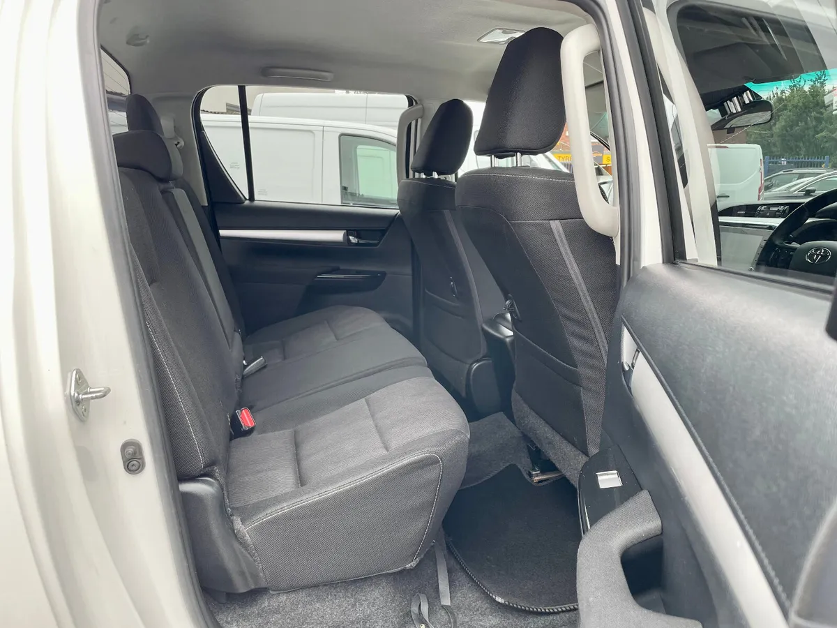 Toyota Hilux Icon 2.4D-4d 150BHP 4WD Manual,2021 - Image 4