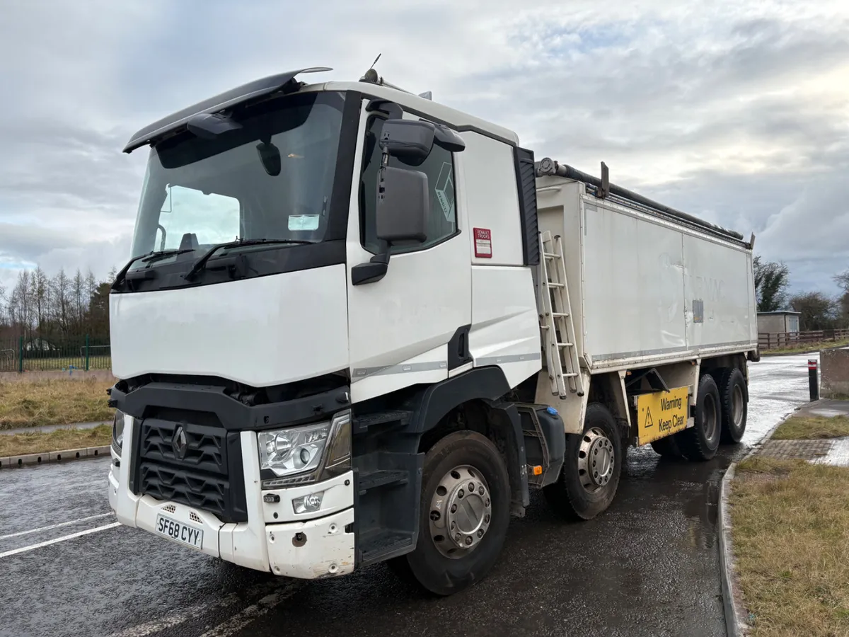 Renault  13 Litre Tar spec 8x4 - Image 3