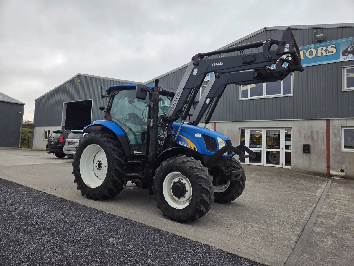 2011 New Holland T6020 - Image 2