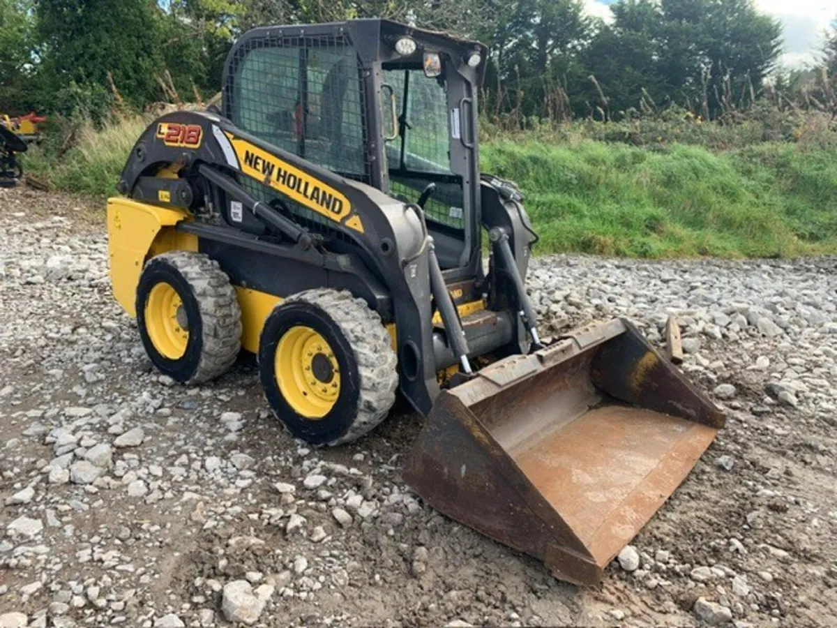 NEW HOLLAND L218 SKIDSTEER, 2017 - Image 1