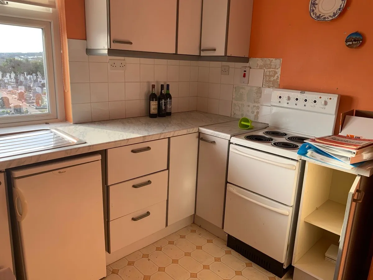 Retro fitted kitchen - Image 1