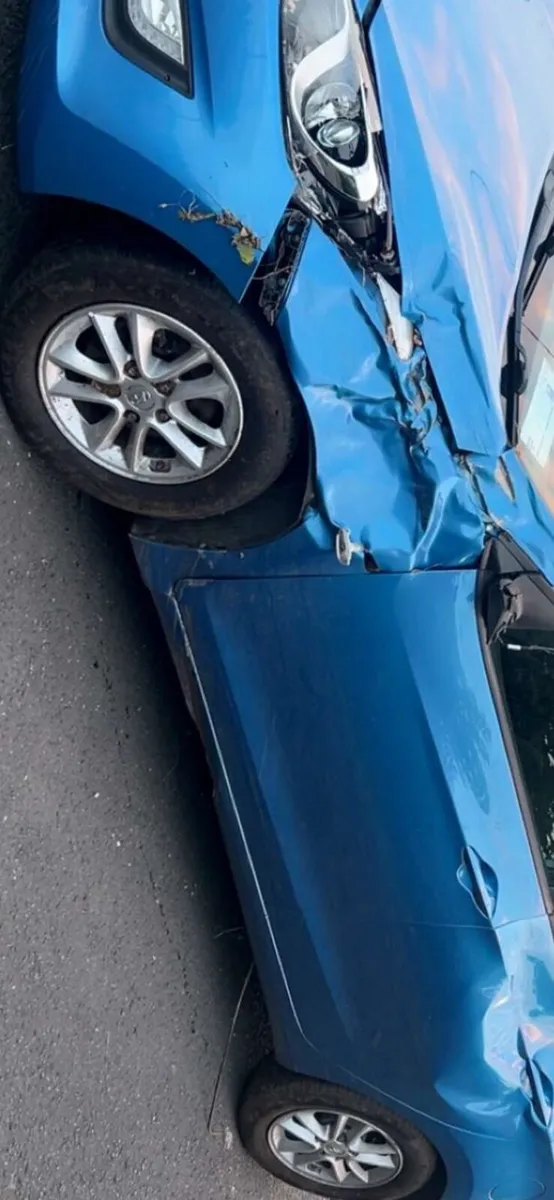 Crashed car - Image 4