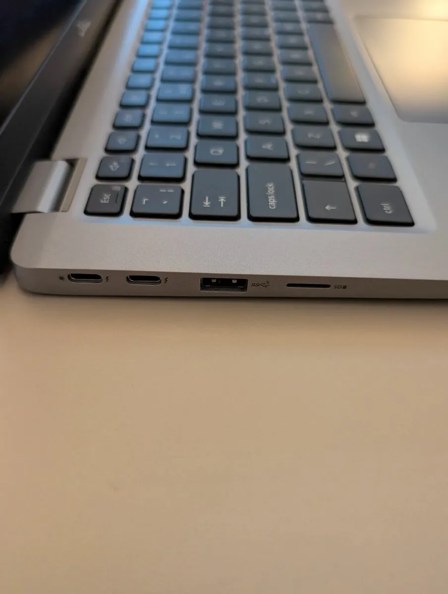 Dell Latitude laptop - i5-16GB - Windows 11 Pro - Image 2