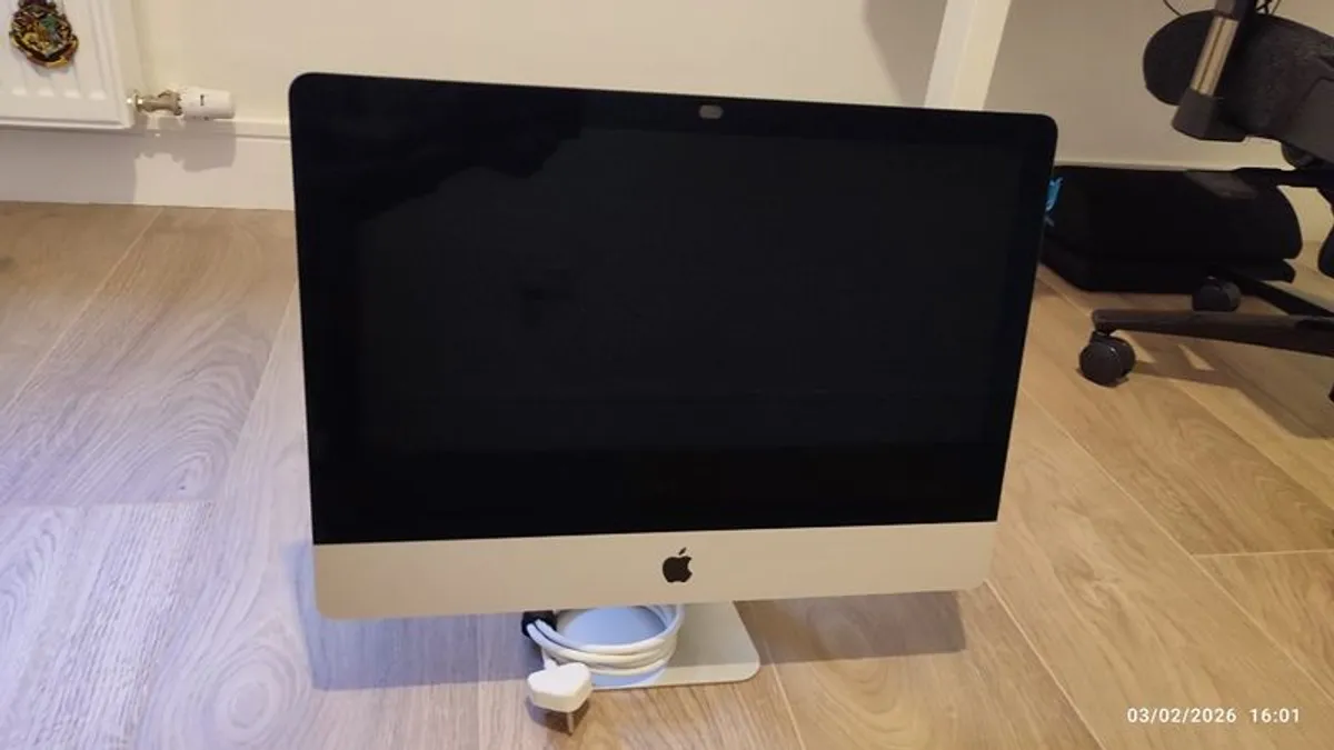 iMac (Retina 4K, 21.5-inch, 2019); Pristine Condition - Image 2