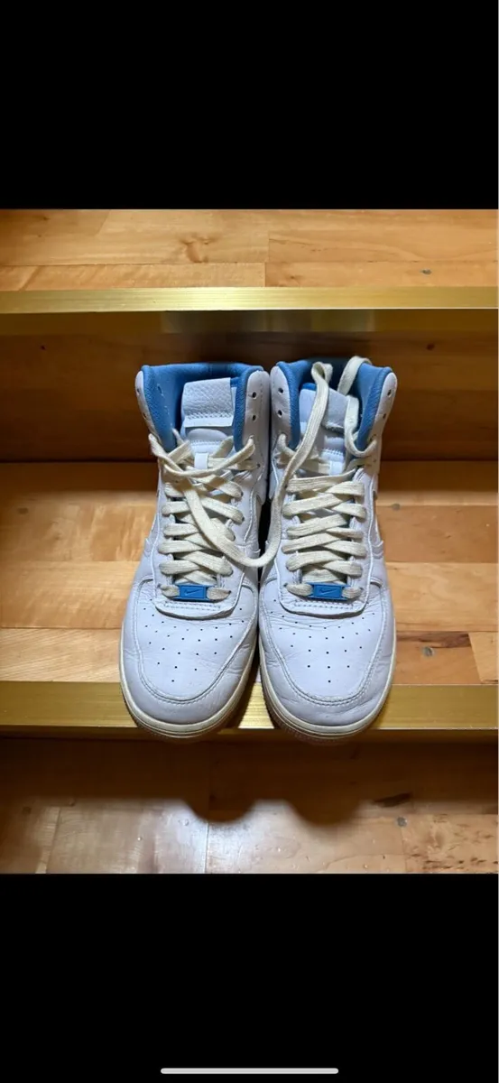 Basketball shoes - Image 1