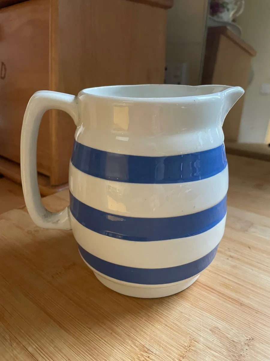 Vintage Carrigaline pottery milk jug - Image 1