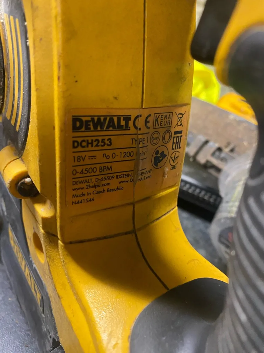 DEWALT SDS DRILL 18v - Image 3