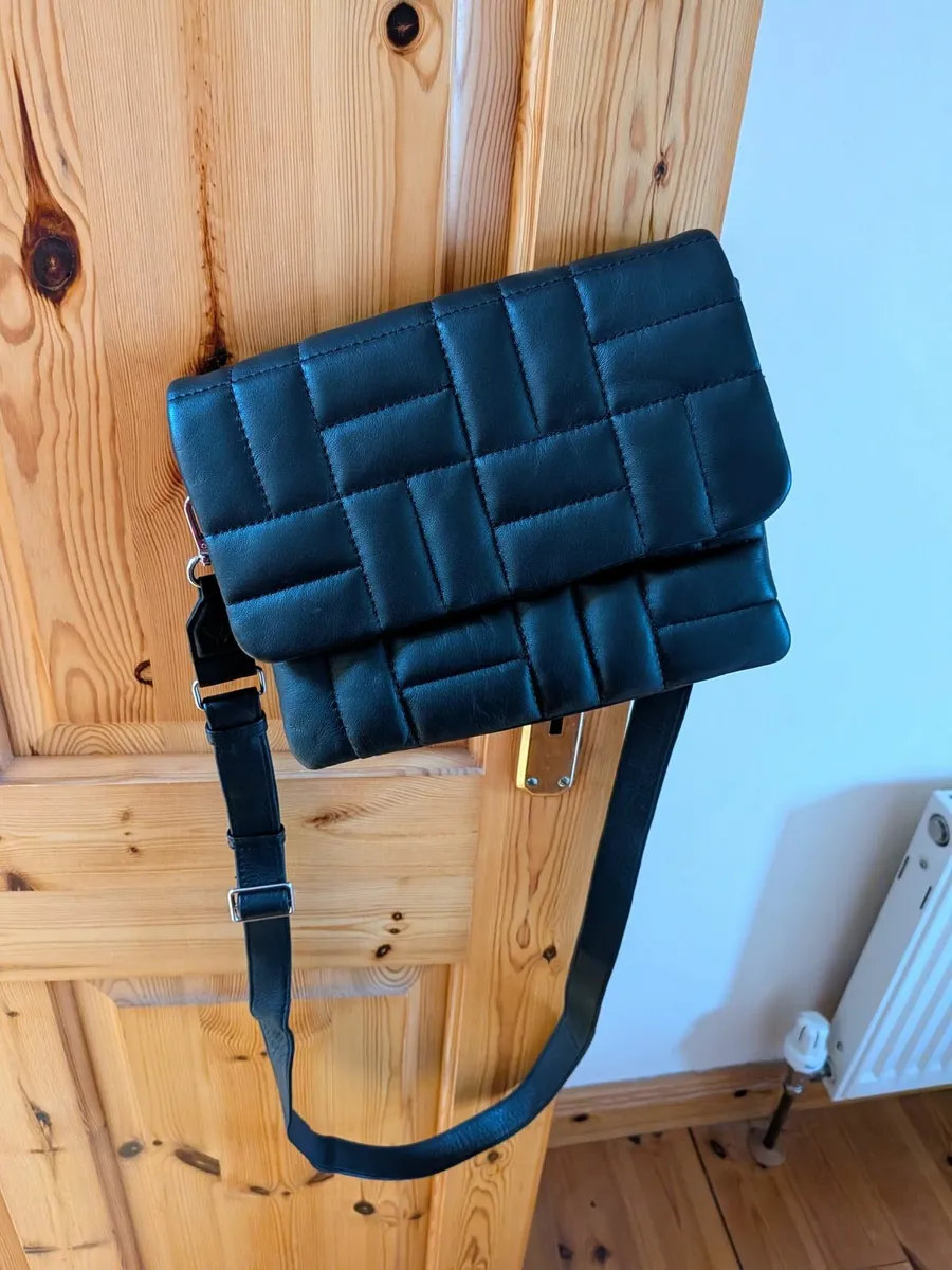 Markberg Black Leather Quilted Crossbody Bag - Image 2