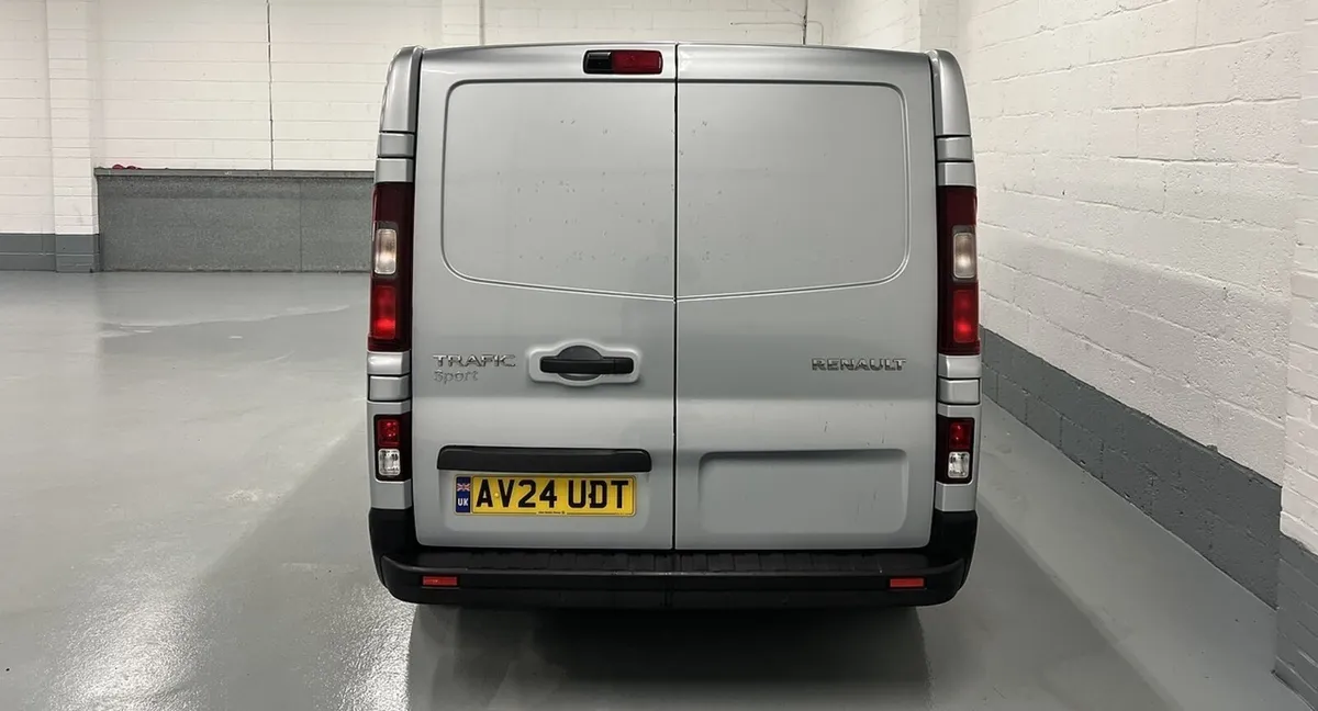 2024 Renault Trafic Panel Van - Image 3