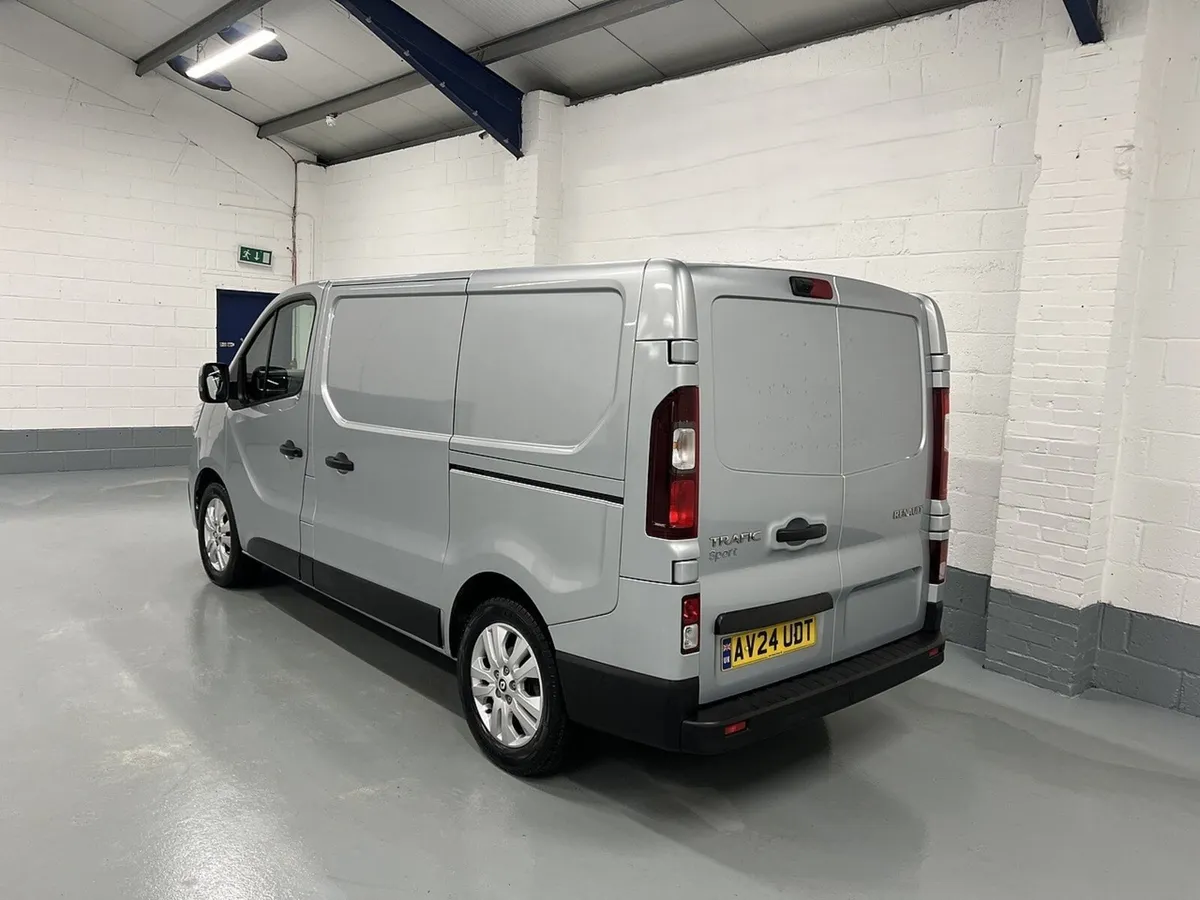 2024 Renault Trafic Panel Van - Image 4