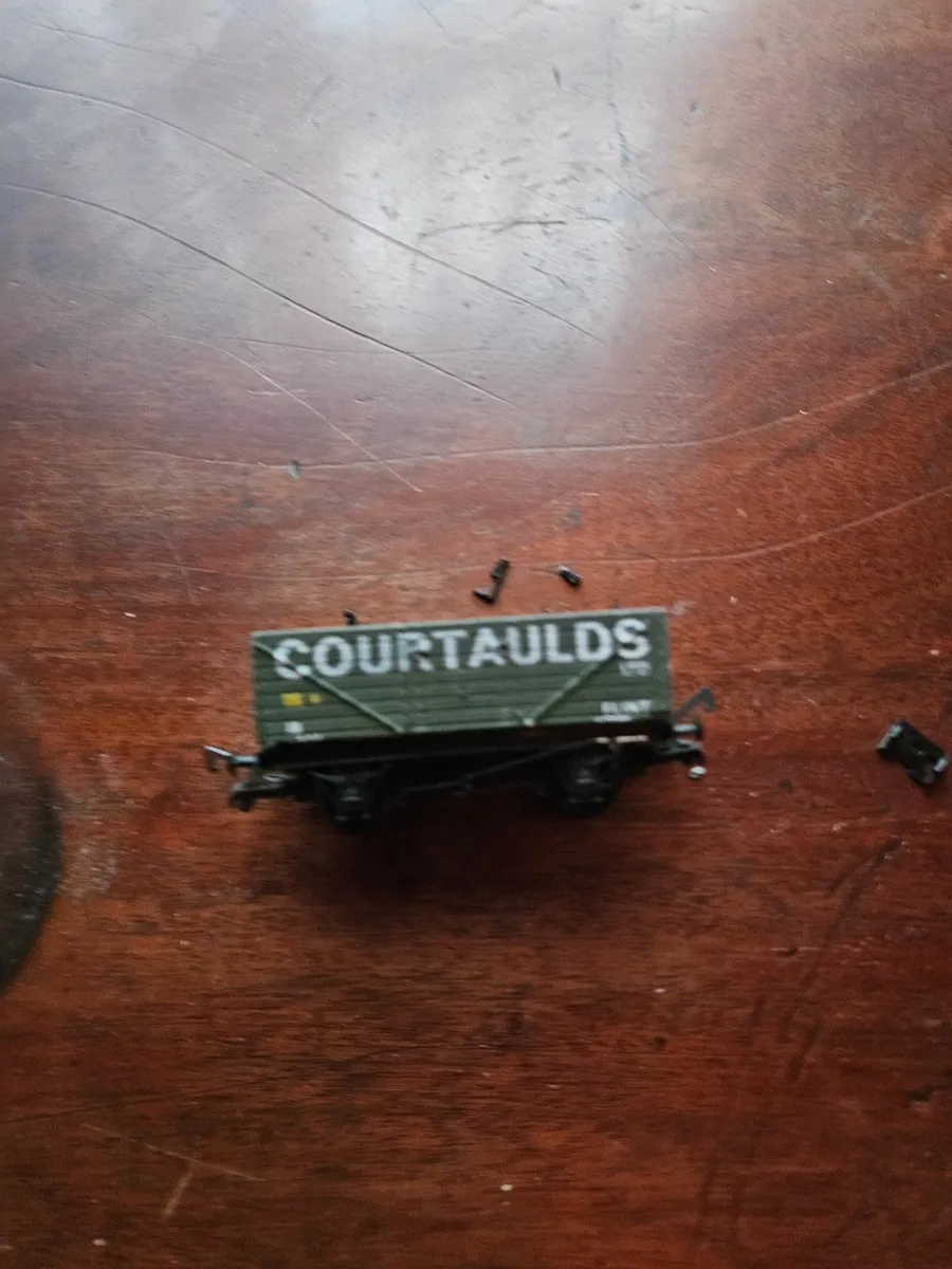 Hornby Triang Lima OO Gauge Wagon - Image 1