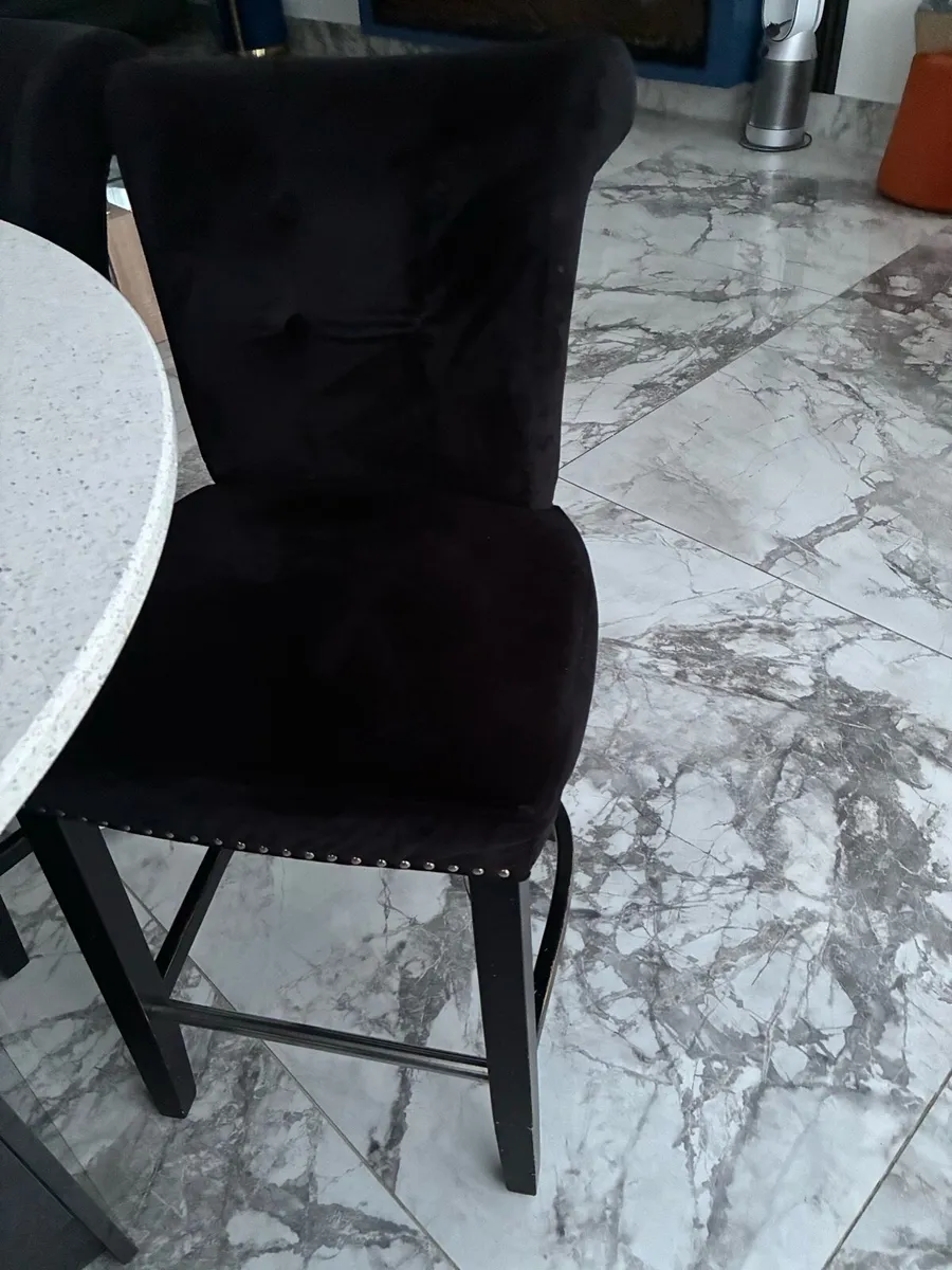 Breakfast bar stools - Image 1