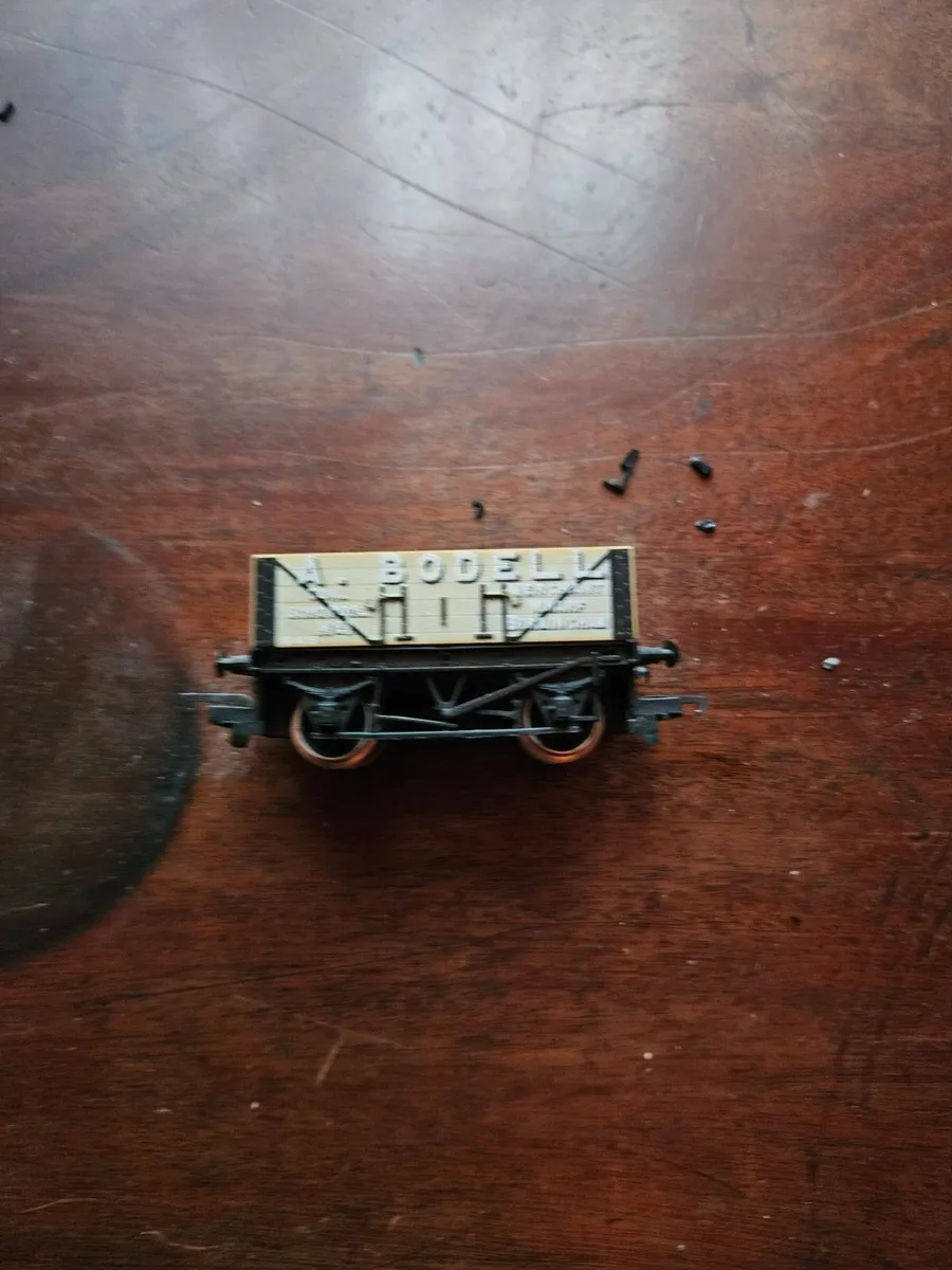 Hornby Triang Lima OO Gauge Wagon - Image 2