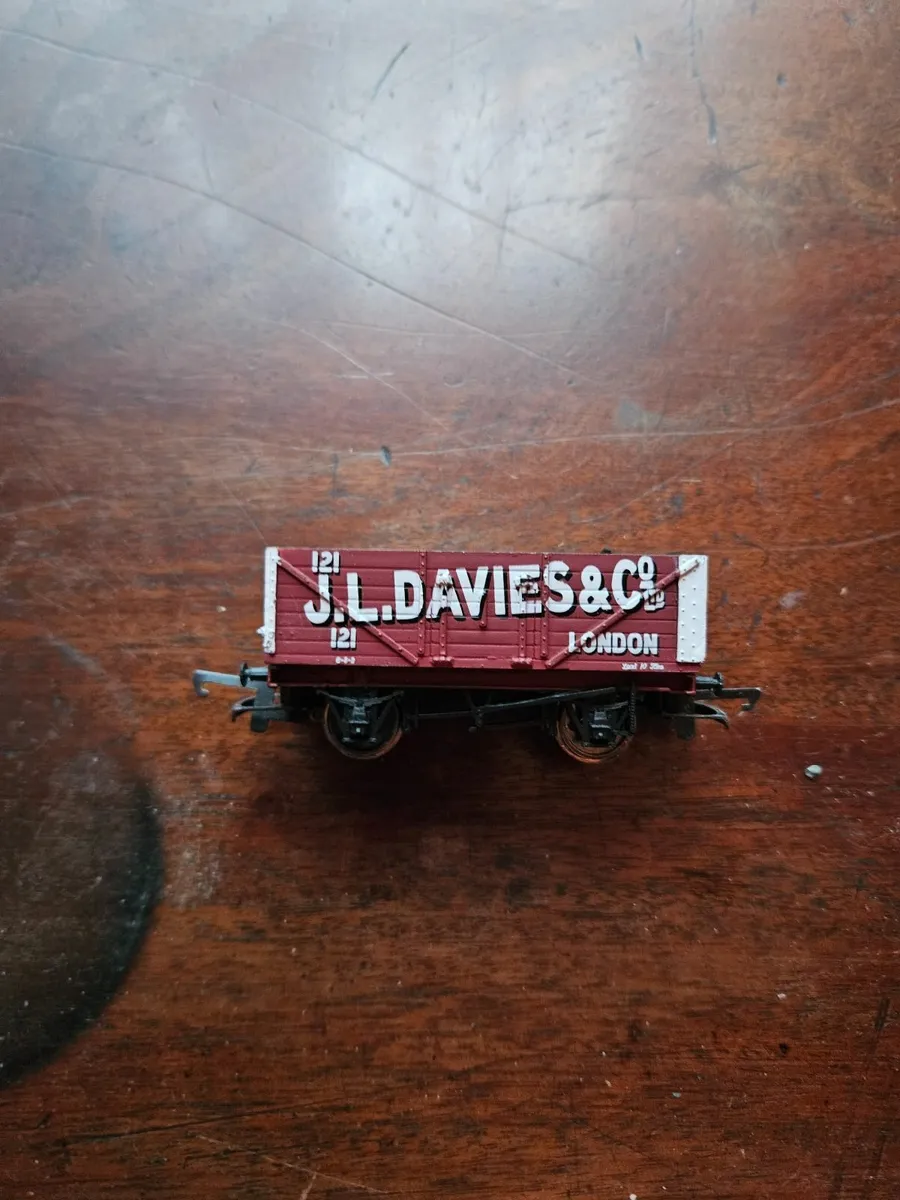 Hornby Lima Triang OO Gauge Wagon - Image 1