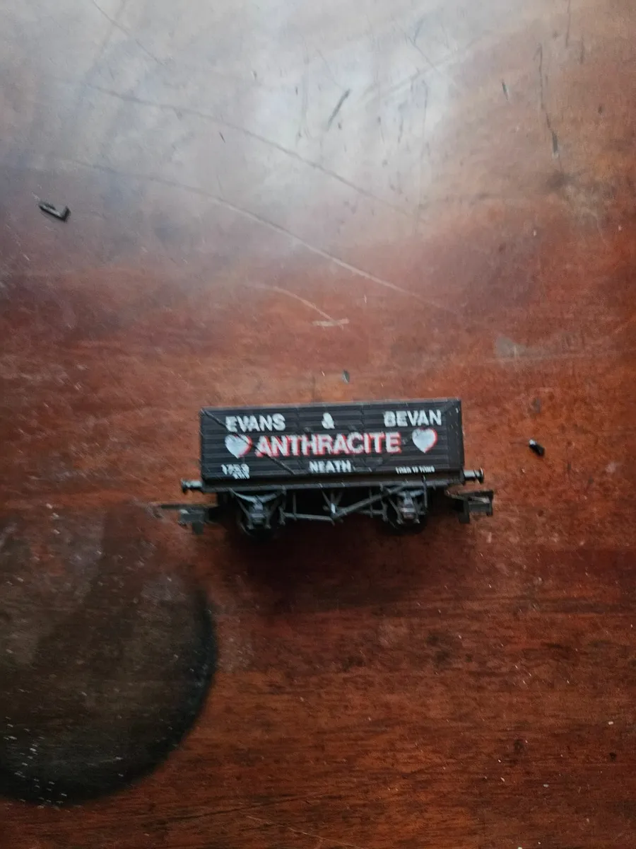 Hornby Triang Lima OO Gauge Wagon - Image 1
