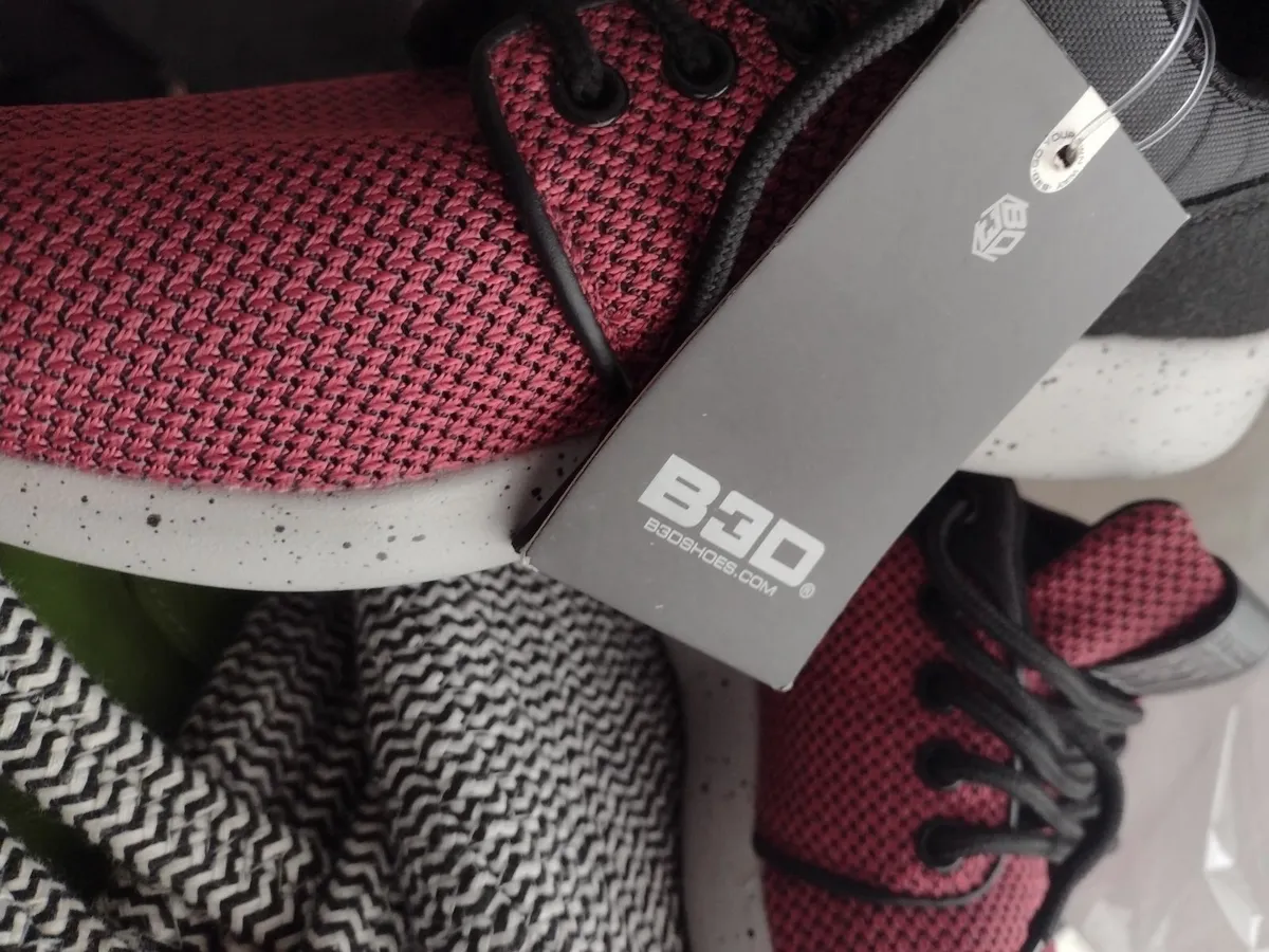 New unworn trainers UK 5 - Image 4