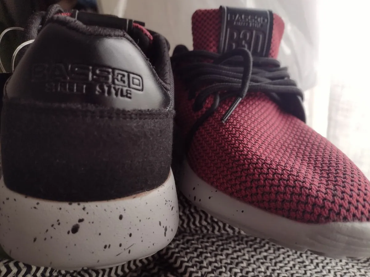 New unworn trainers UK 5 - Image 2