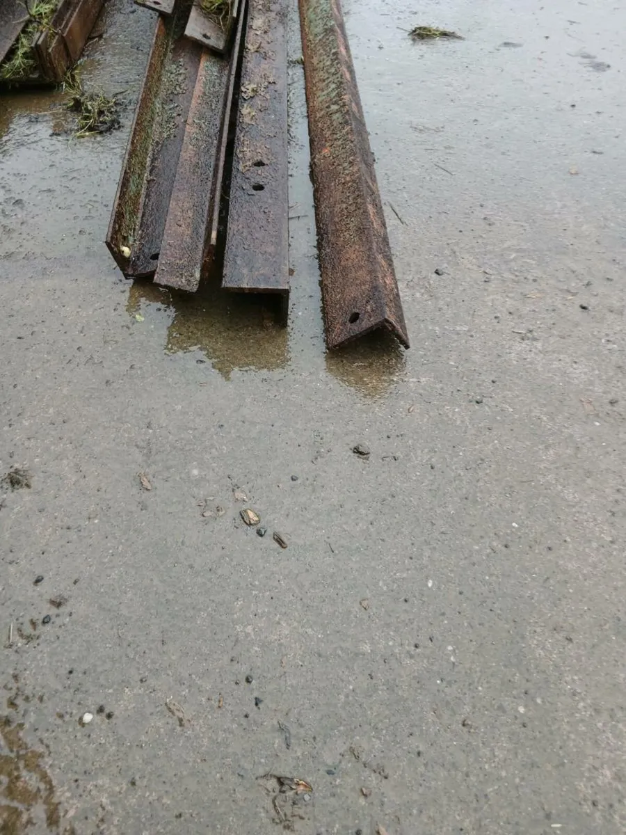 Steel angle iron - Image 1