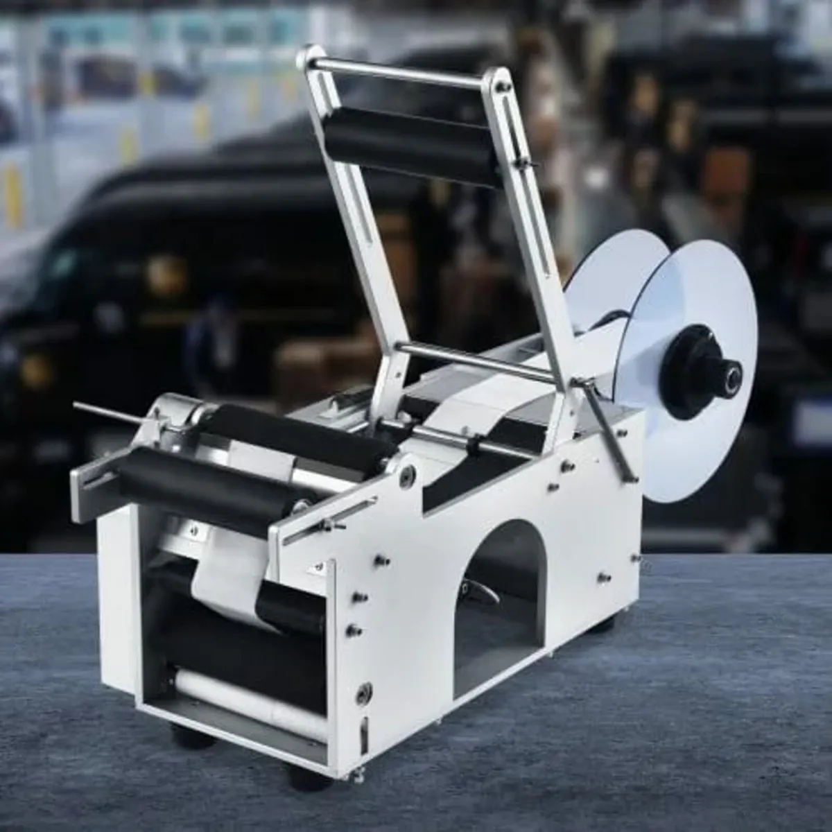 Semi-Automatic Round Labeling Machine, 20-50pcs/mi - Image 1