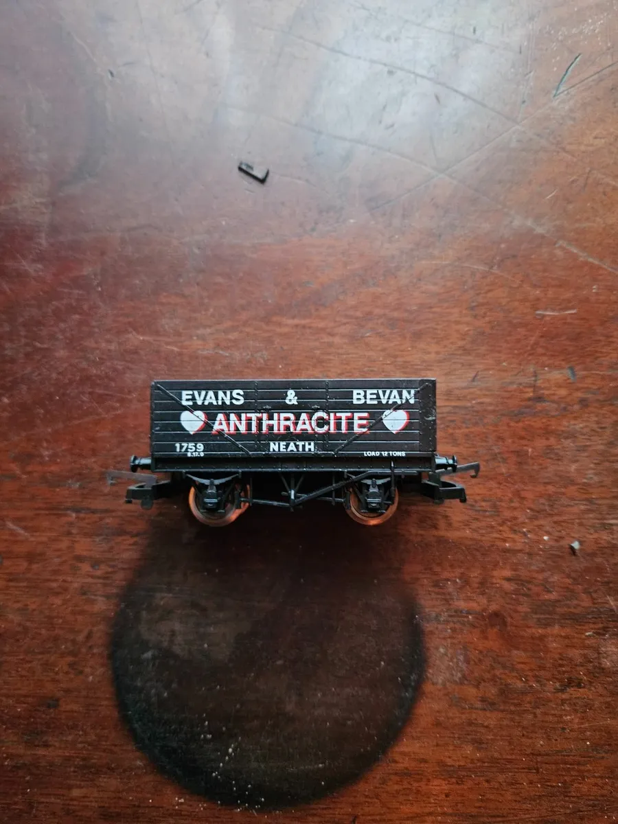 Hornby Triang Lima OO Gauge Wagon - Image 1