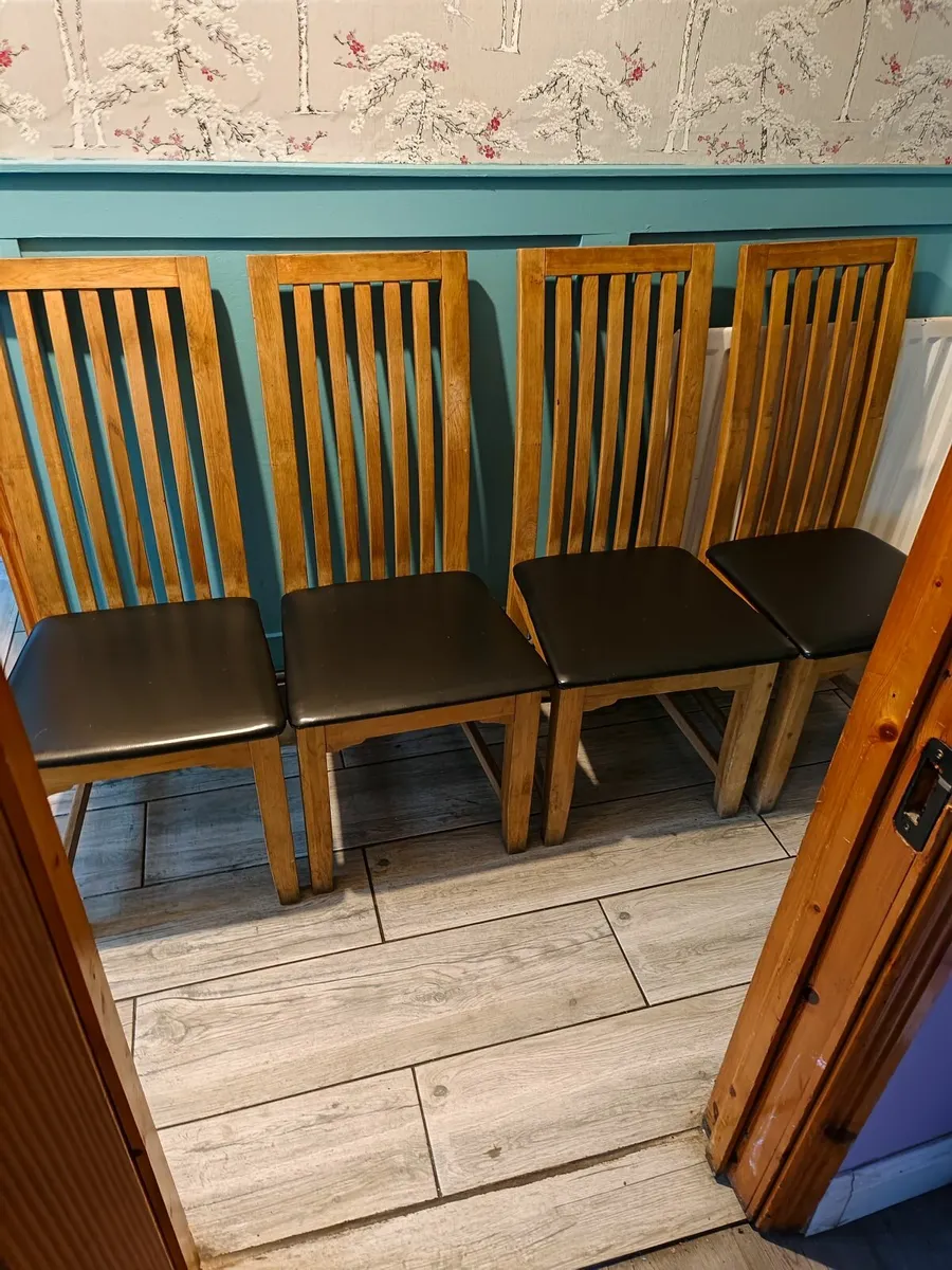 6  solid Oak kitchen chairs - Image 1