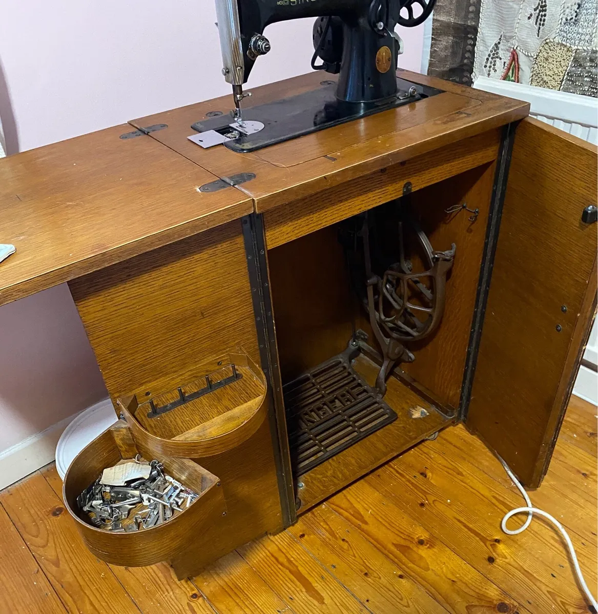Singer Sewing Machine - Image 1
