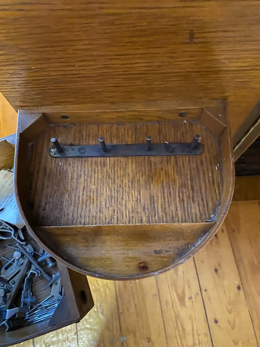 Singer Sewing Machine - Image 4