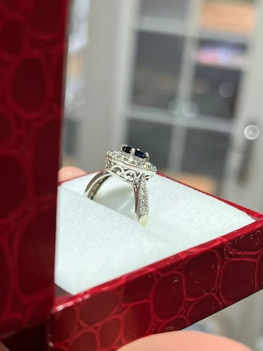 9ct White Gold Diamond Halo and Oval Sapphire Ring - Image 2