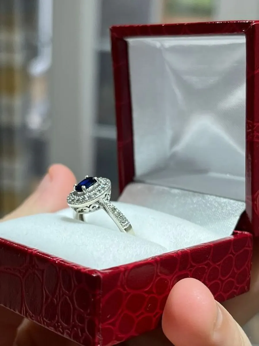 9ct White Gold Diamond Halo and Oval Sapphire Ring - Image 3