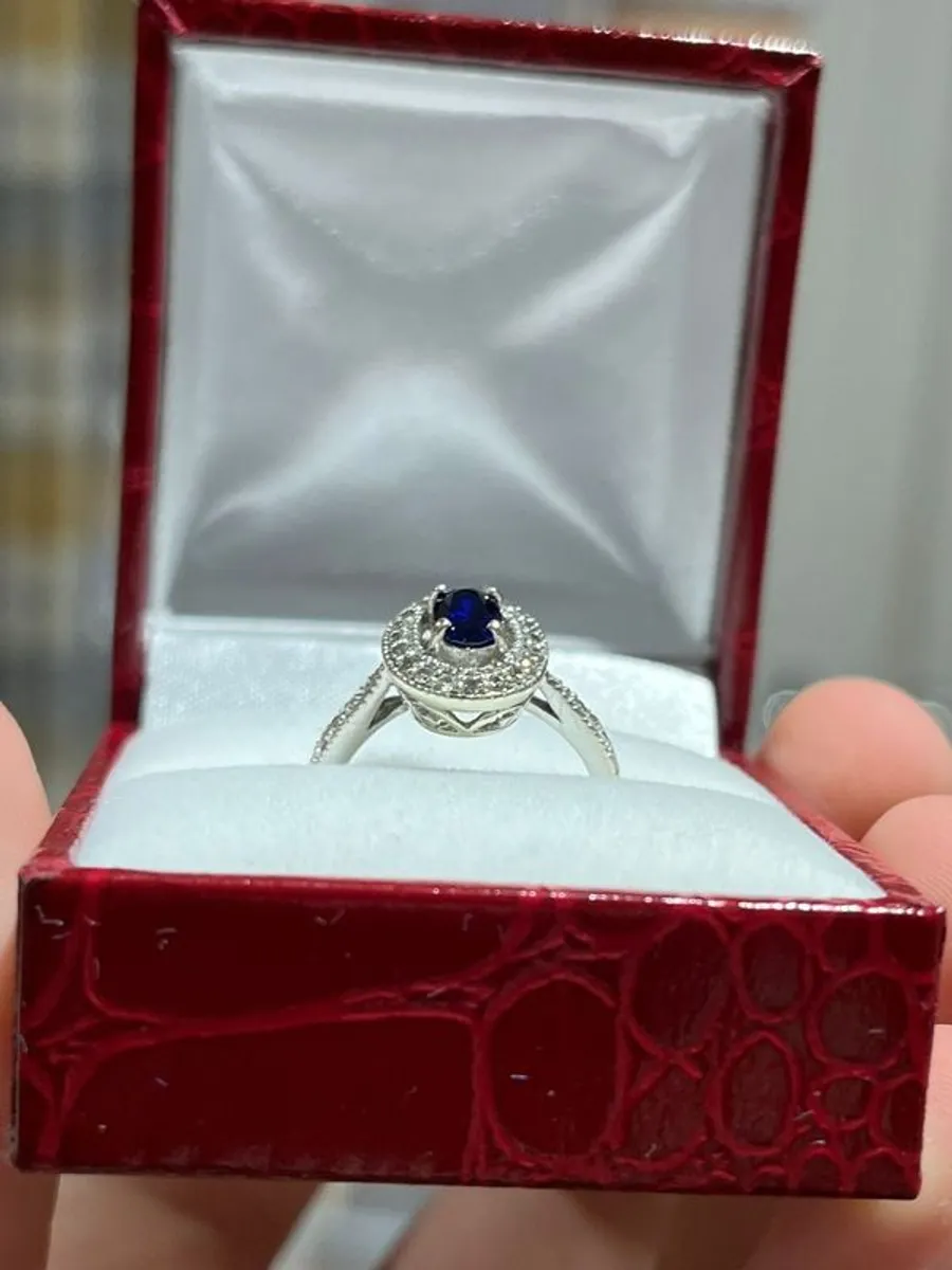 9ct White Gold Diamond Halo and Oval Sapphire Ring - Image 4