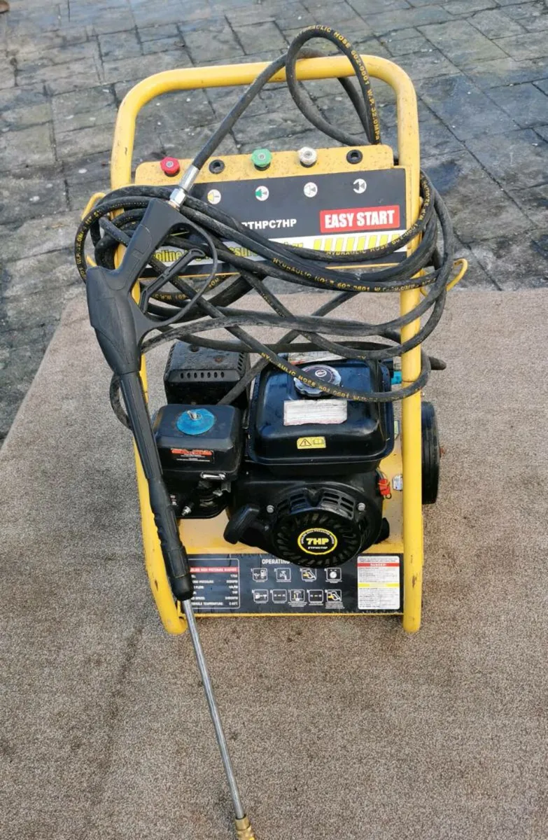 Power washer 7.5 with different size jets. - Image 3