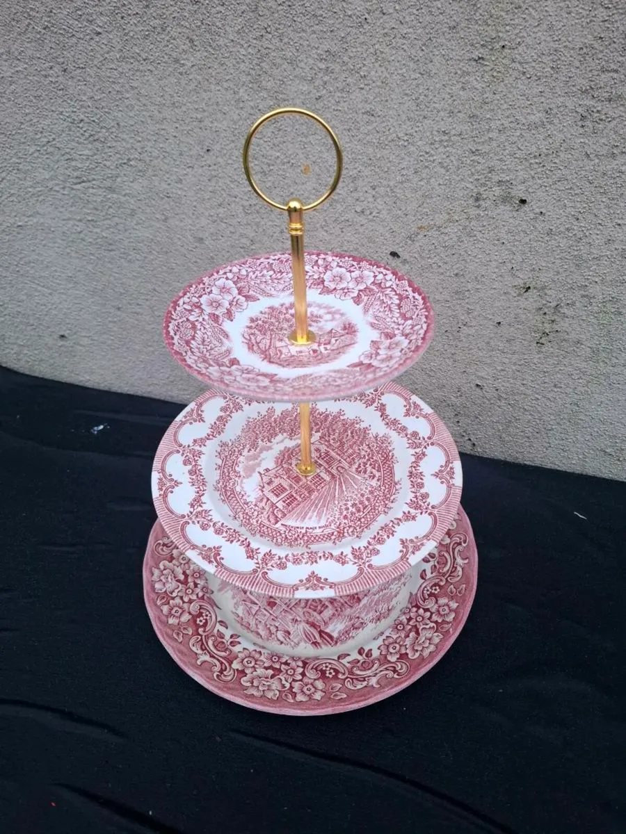 Red homemade cake stand - Image 1