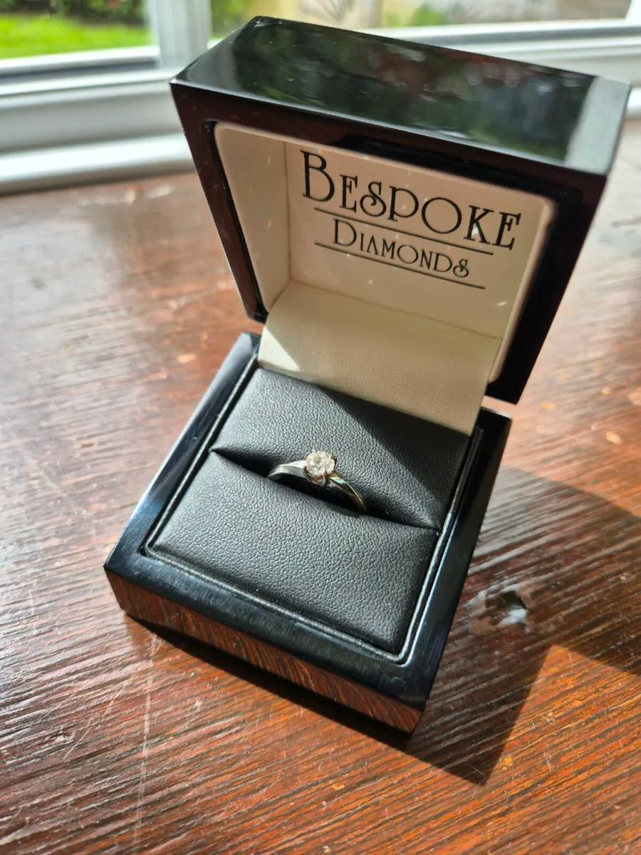 Engagement ring - Image 1