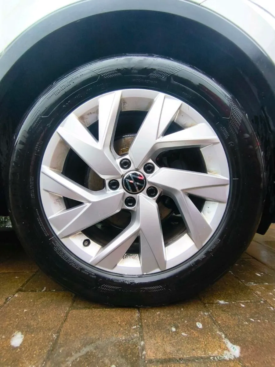 Genuine 18" Volkswagen Alloy Wheels and Tyres - Image 4