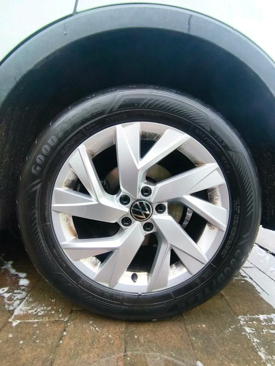 Genuine 18" Volkswagen Alloy Wheels and Tyres - Image 2