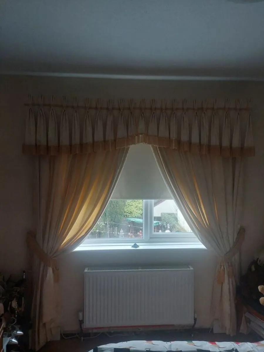 curtains - Image 1