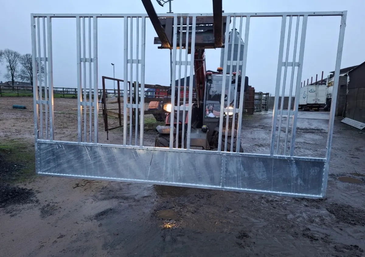 Horse feed gates - Image 1