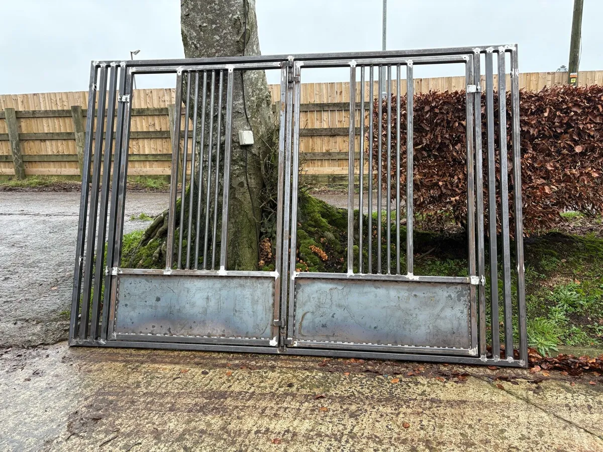 Horse feed gates - Image 4