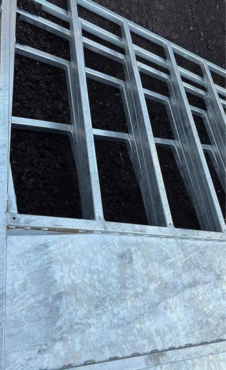 Horse feed gates - Image 3