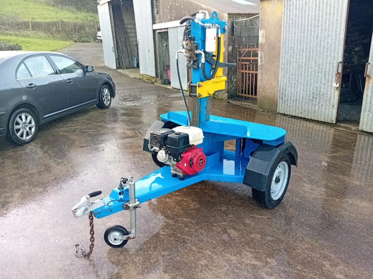 Carroll log splitter tow behind - Image 1